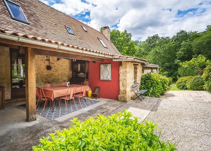 La Maison Dans La Clairiere En Perigord Pourpre