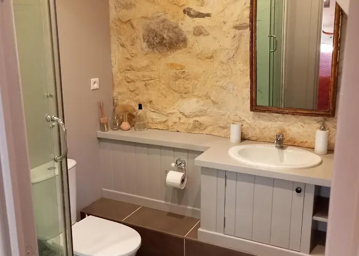 La Maison Dans La Clairiere En Perigord Pourpre